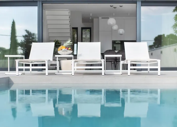 Luxury With Pool By Guide