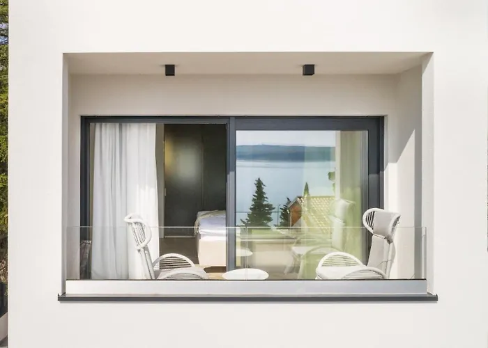 Luxury With Pool By Guide Villa *