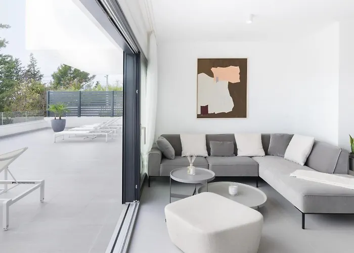 Luxury With Pool By Guide *