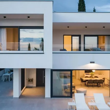 Luxury With Pool By Guide