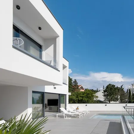 Luxury With Pool By Guide * Crikvenica