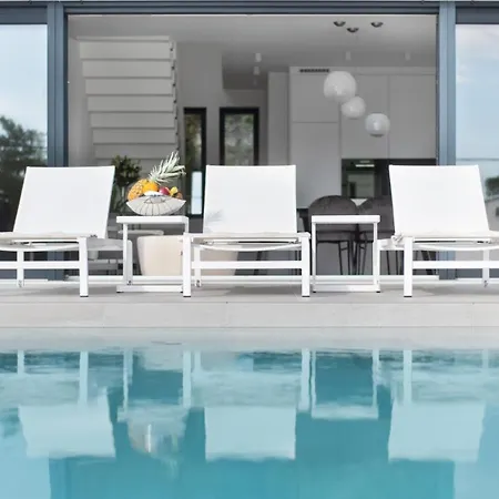 Luxury With Pool By Guide