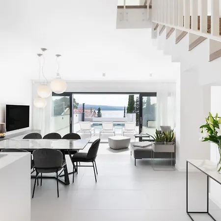 Luxury With Pool By Guide *