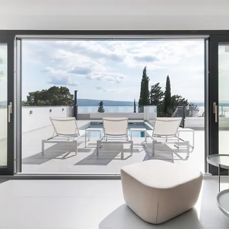 Villa Luxury With Pool By Guide