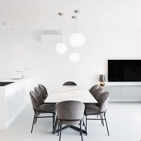 Villa Luxury With Pool By Guide *