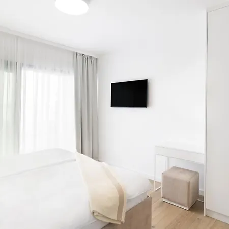 Luxury With Pool By Guide Villa *