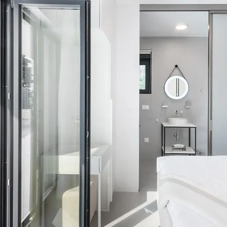 Luxury With Pool By Guide *